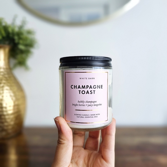 🕯️ White Barn Champagne Toast Candle - 7 oz | Bath & Body Works | New 🕯️ - Picture 6 of 7